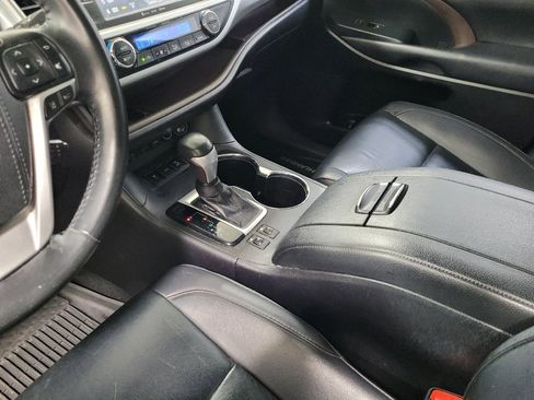 Used 2019 Toyota Highlander XLE AWD/4WD image 26