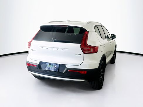 Used 2025 Volvo XC40 B5 Core image 9
