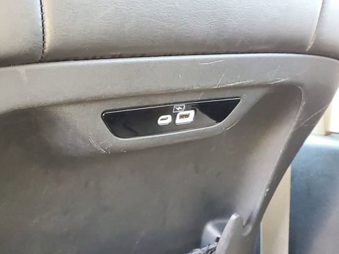 Used 2023 Chrysler Pacifica Touring-L image 32