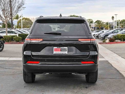 New 2025 Jeep Grand Cherokee Altitude image 5