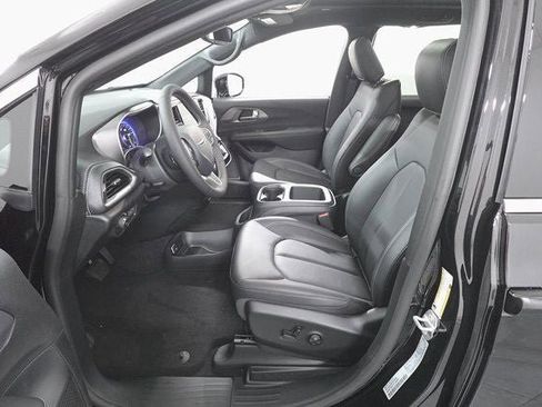 New 2026 Chrysler Pacifica Select image 10