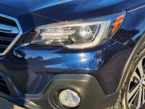 Used 2018 Subaru Outback 2.5i Limited image 6