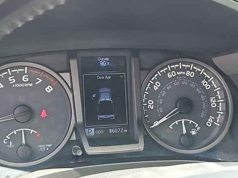 Used 2019 Toyota Tacoma TRD Sport w/ TRD Premium Sport Package AWD/4WD image 14