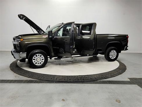 Used 2022 Chevrolet Silverado 3500 LT w/ Convenience Package image 12