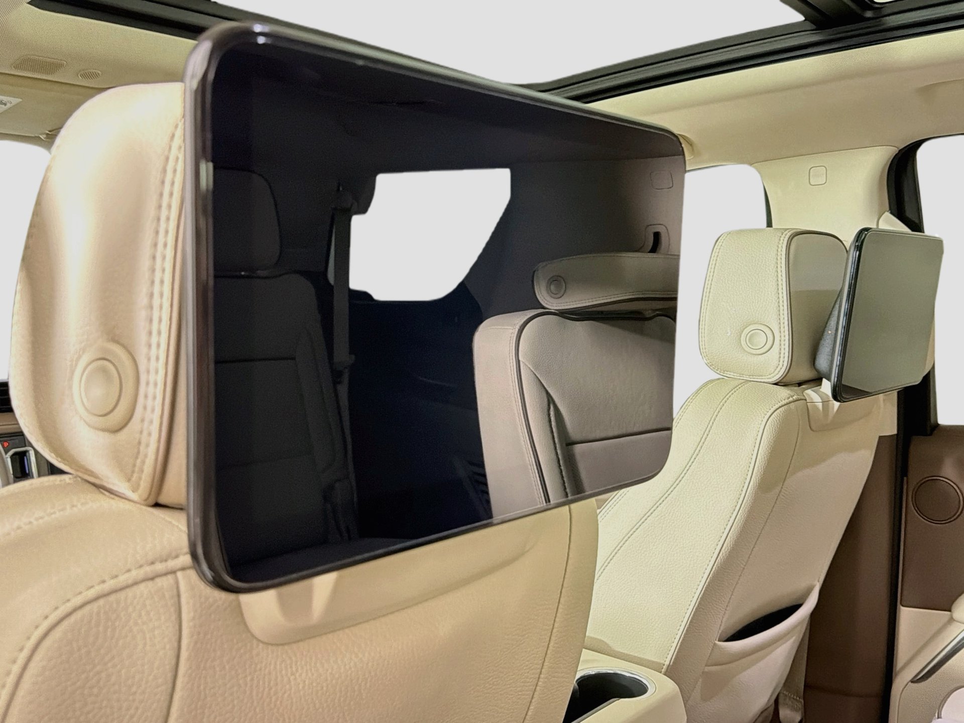 Used 2024 GMC Yukon Denali RWD image 28