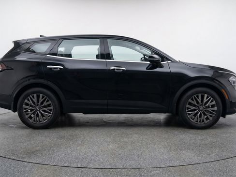 Used 2025 Kia Sportage LX image 11