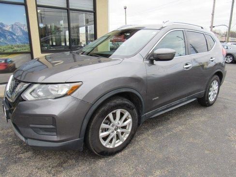 Used 2019 Nissan Rogue SV image 3