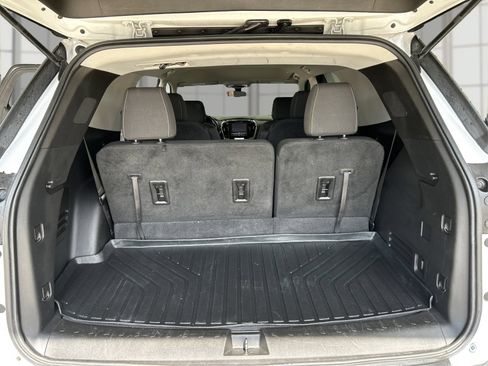 Used 2020 Chevrolet Traverse LT FWD image 12