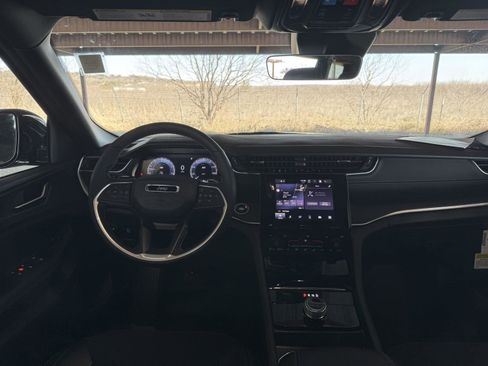 Used 2025 Jeep Grand Cherokee L Altitude image 21