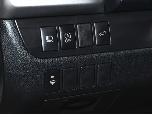 Used 2019 Toyota Highlander SE AWD/4WD image 18