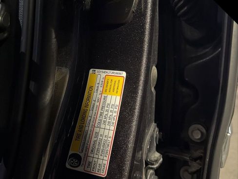 Used 2018 Cadillac Escalade Platinum image 4