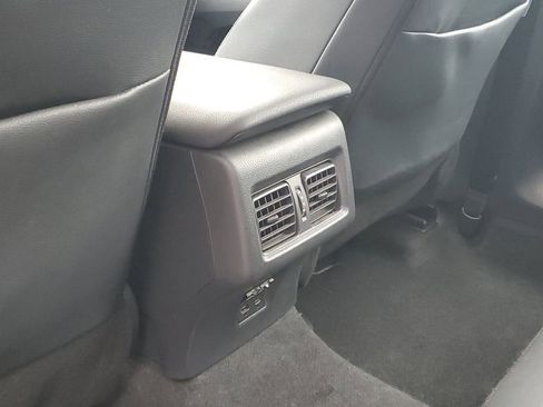 Used 2025 Toyota Camry SE image 29