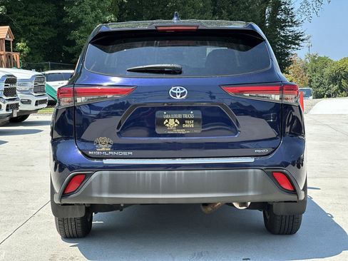 Used 2021 Toyota Highlander L AWD/4WD image 6