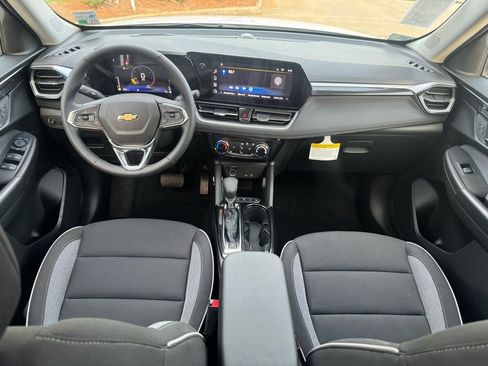 New 2026 Chevrolet TrailBlazer LT w/ LT Cold Weather Package FWD image 20