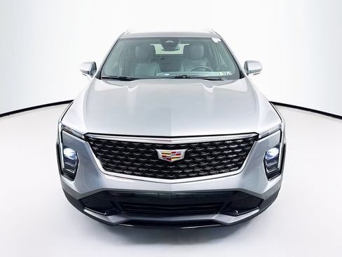 Used 2025 Cadillac XT4 Premium Luxury AWD/4WD image 2