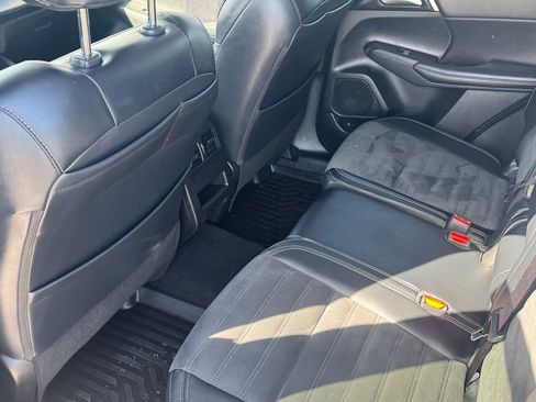 Used 2024 Mitsubishi Outlander SE Black Edition image 18