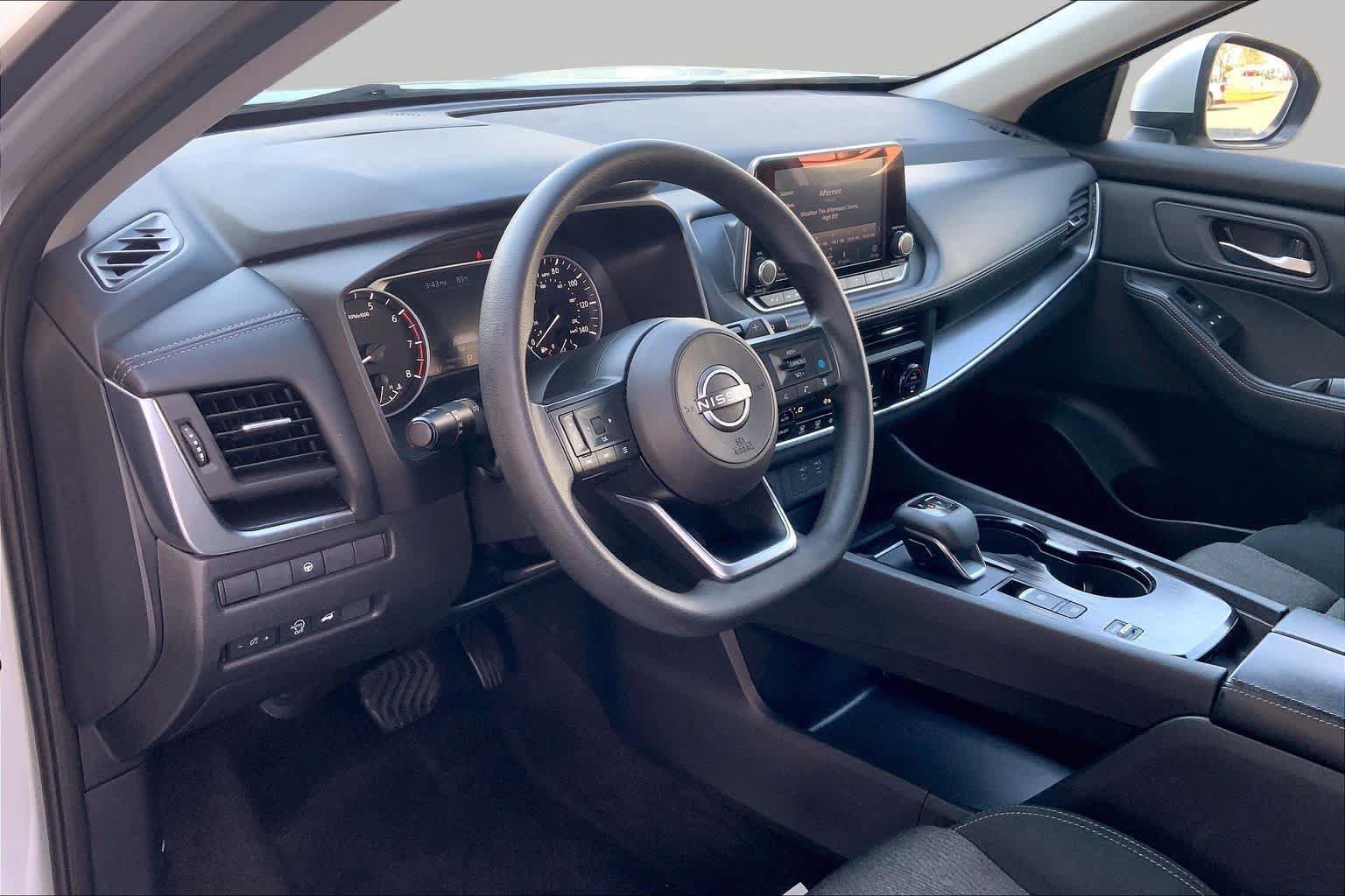 Used 2024 Nissan Rogue SV FWD image 16