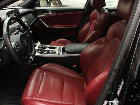 Used 2018 Kia Stinger GT2 image 14