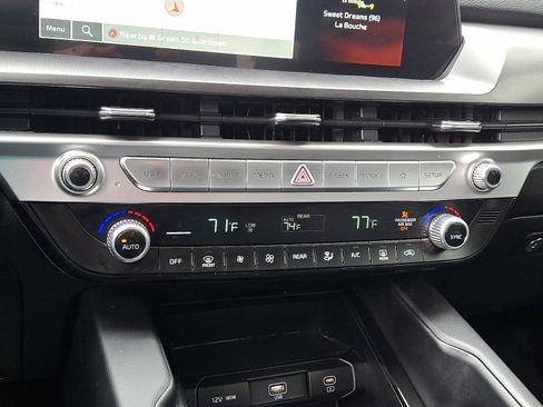 Used 2023 Kia Telluride LX image 17