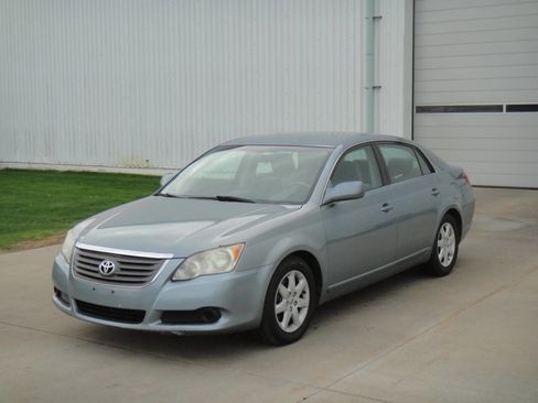 Used 2010 Toyota Avalon XL image 2