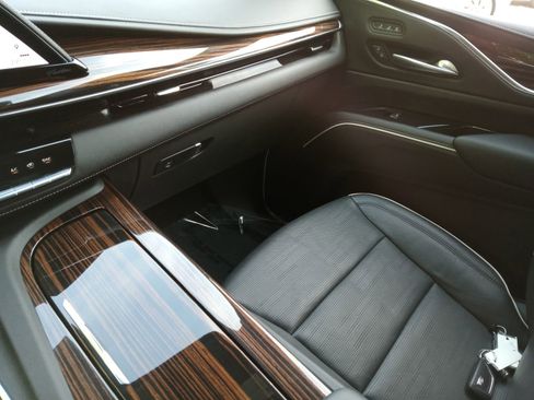 Used 2023 Cadillac Escalade ESV Premium Luxury w/ LPO, Radiant Package AWD/4WD image 18