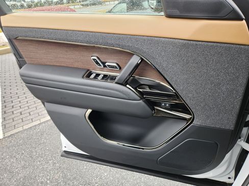 Used 2024 Land Rover Range Rover Sport Dynamic SE image 24