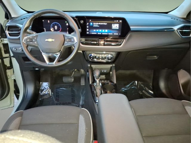 Used 2025 Chevrolet TrailBlazer LT w/ Convenience Package AWD/4WD image 13