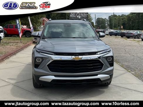 Used 2025 Chevrolet TrailBlazer LT AWD/4WD image 2