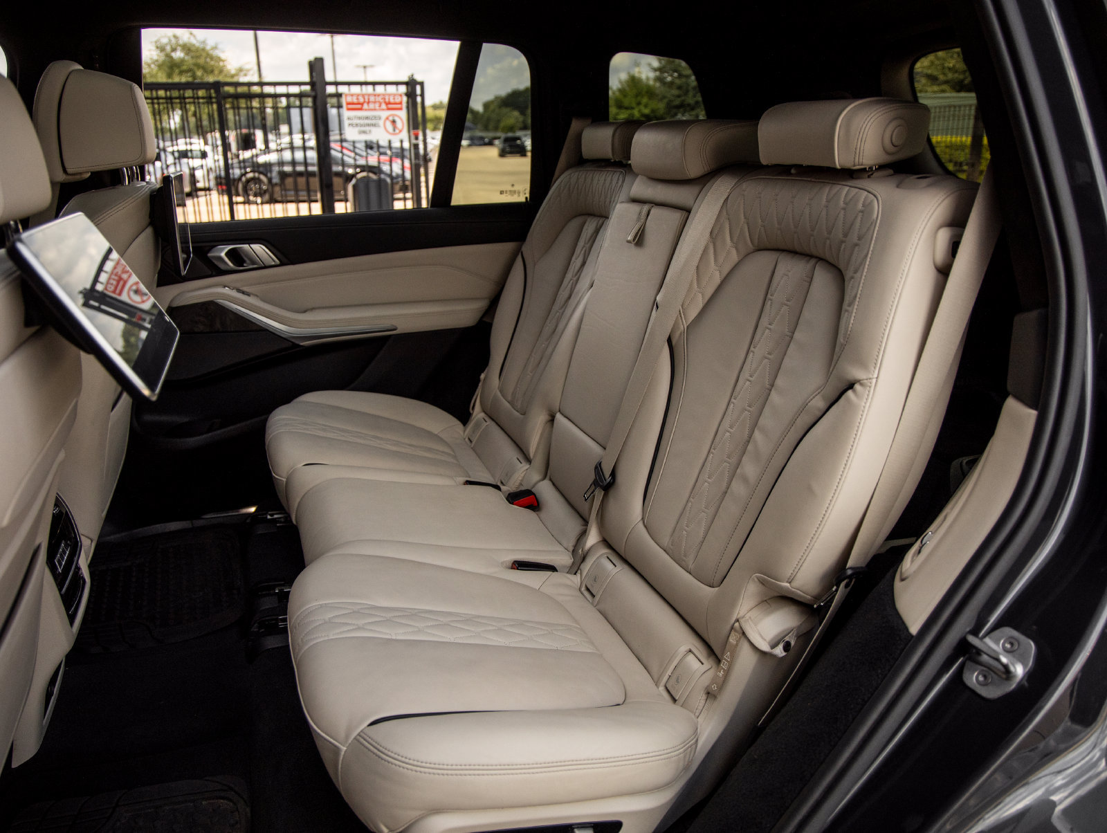 Used 2020 BMW X7 xDrive40i w/ M Sport Package AWD/4WD image 38
