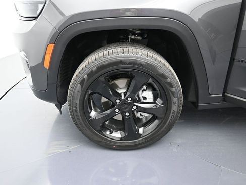 New 2025 Jeep Grand Cherokee Limited image 9