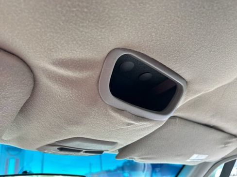 Used 1998 Oldsmobile 88 FWD image 33