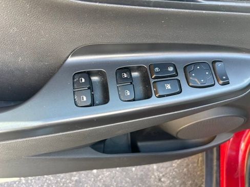 Used 2021 Hyundai Kona SEL AWD/4WD image 6