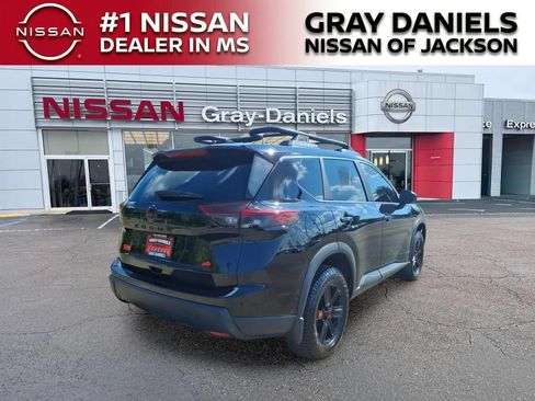 Certified 2025 Nissan Rogue SV AWD/4WD image 8