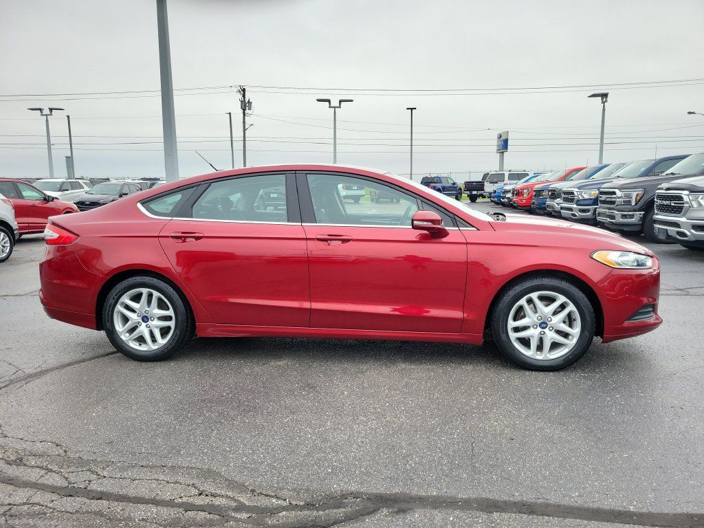 Used 2014 Ford Fusion SE FWD image 3