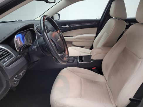 Used 2019 Chrysler 300 Touring w/ Driver Convenience Group RWD image 17