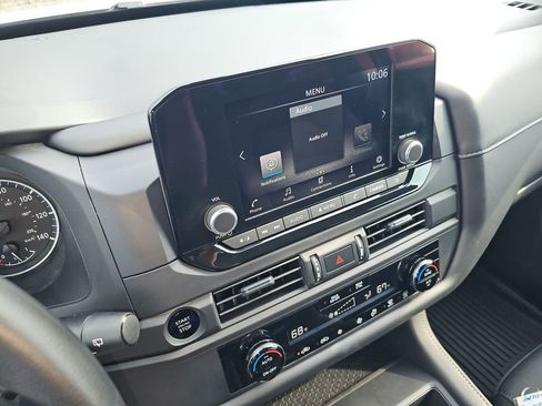 Used 2025 Nissan Pathfinder S image 37