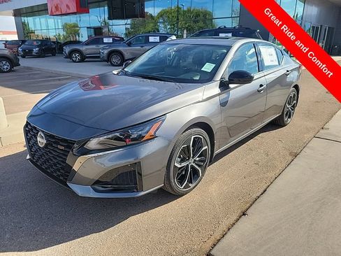 New 2025 Nissan Altima 2.5 SR w/ SR Premium Package FWD image 3