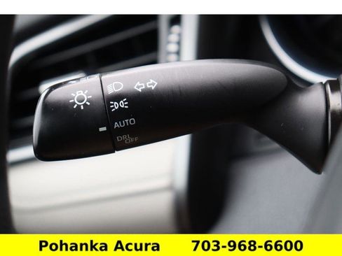 Used 2019 Toyota Camry LE image 10