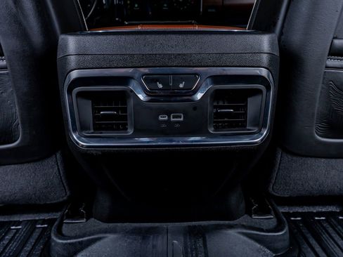 Used 2024 GMC Sierra 3500 Denali Ultimate AWD/4WD image 34