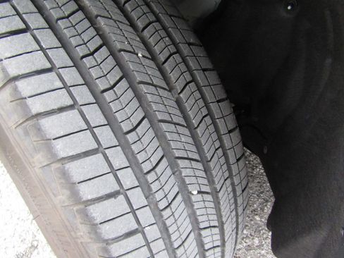 Used 2024 Jeep Grand Cherokee L Laredo image 32