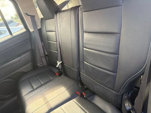 Used 2016 Jeep Patriot High Altitude AWD/4WD image 9