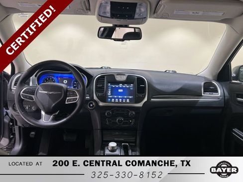 Used 2022 Chrysler 300 Touring L image 18