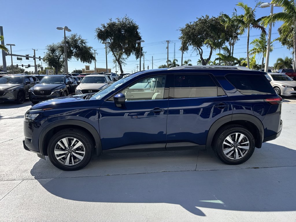 Used 2022 Nissan Pathfinder SL w/ SL Black Package AWD/4WD image 11