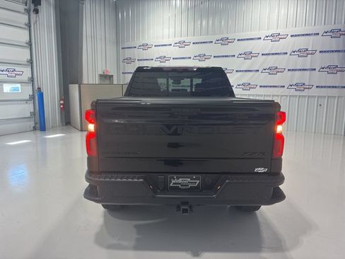 Used 2023 Chevrolet Silverado 1500 ZR2 w/ Technology Package AWD/4WD image 5