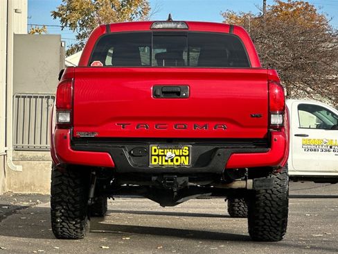 Used 2019 Toyota Tacoma TRD Sport image 6