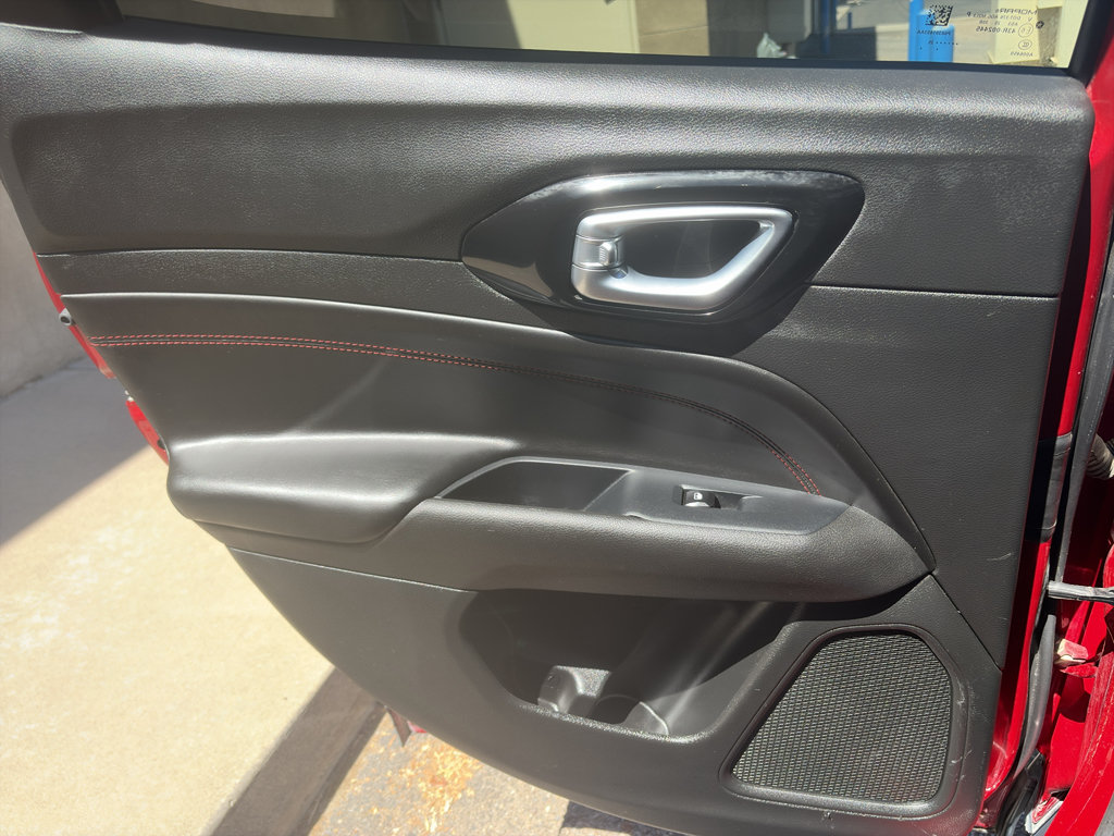 Used 2025 Jeep Compass Trailhawk AWD/4WD image 18