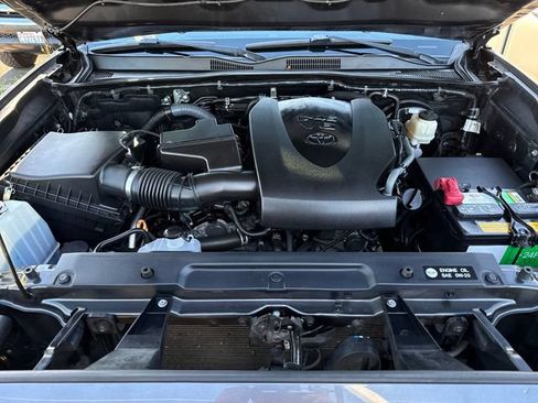 Used 2017 Toyota Tacoma Limited w/ Tow Package AWD/4WD image 27