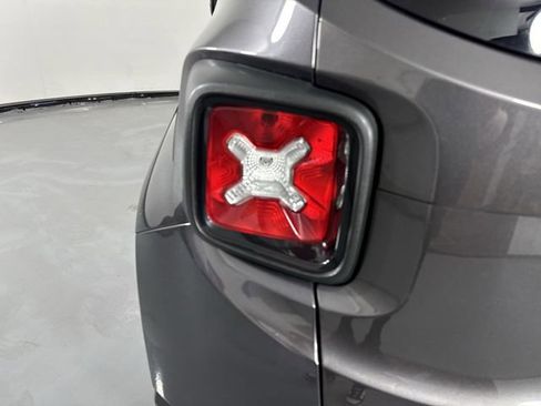 Used 2020 Jeep Renegade Altitude FWD image 26