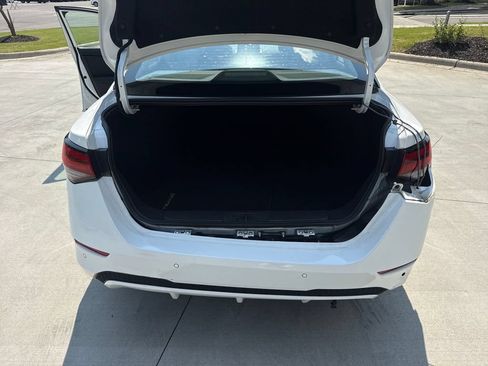 Used 2024 Nissan Sentra SV FWD image 33