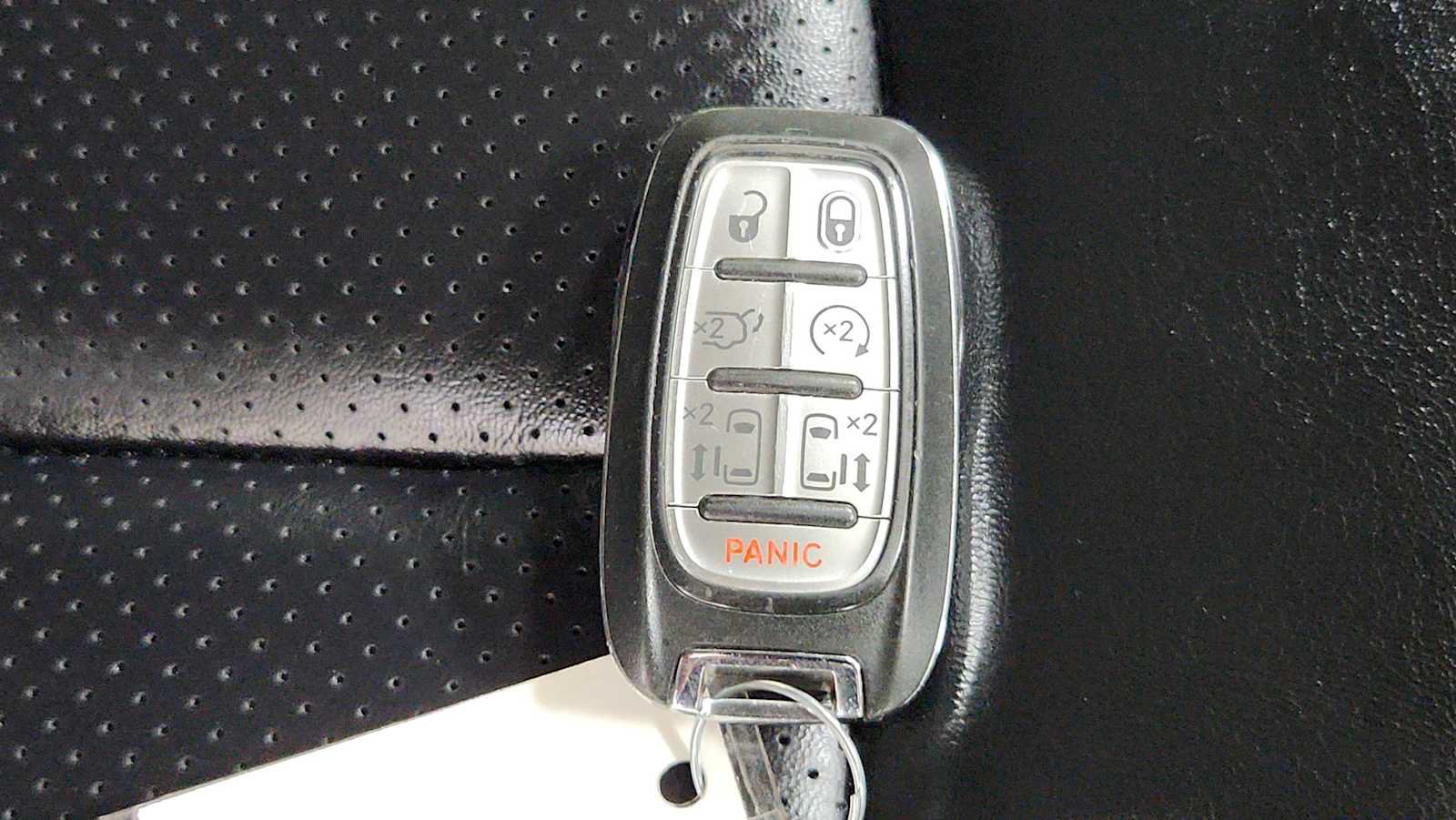 Used 2023 Chrysler Pacifica Touring-L FWD image 31
